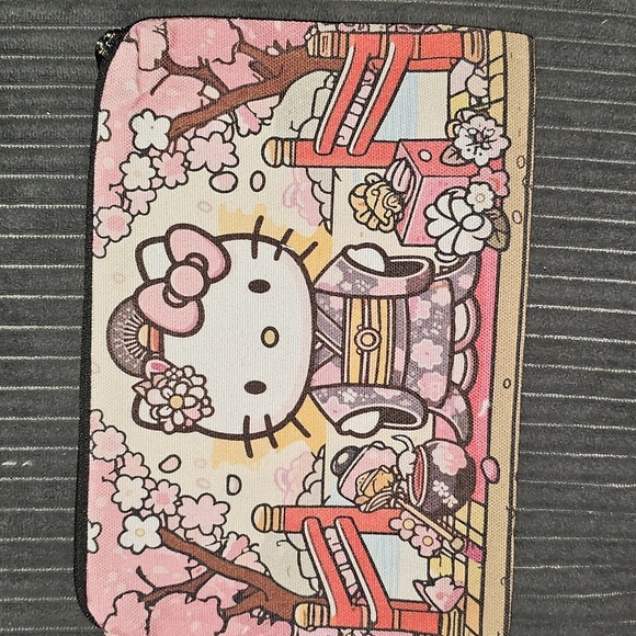 Hello Kitty Kimono Makeup Pouch - Picture 5 of 6
